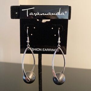 Taramanda Silver and Black Drop Earrings